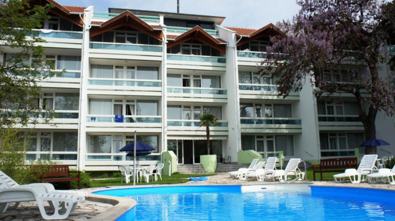 Tagore Spa Aparthotel บาลาตอนฟือเรด ภายนอก รูปภาพ